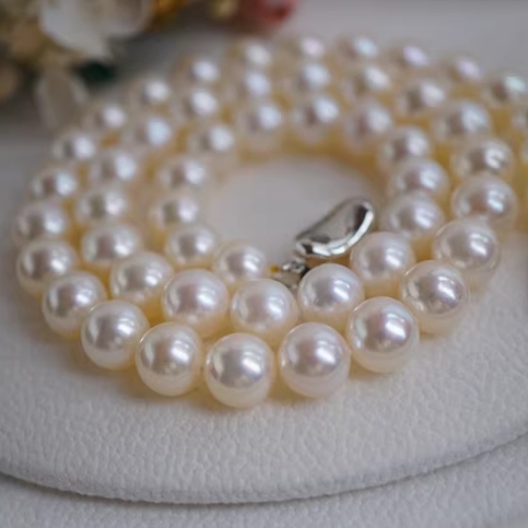 Das beste Geschenk zur Perlenhochzeit – eine Perlenkette
