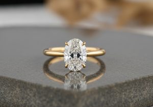 Der moderne und klassische Verlobungsring mit Oval-Schliff